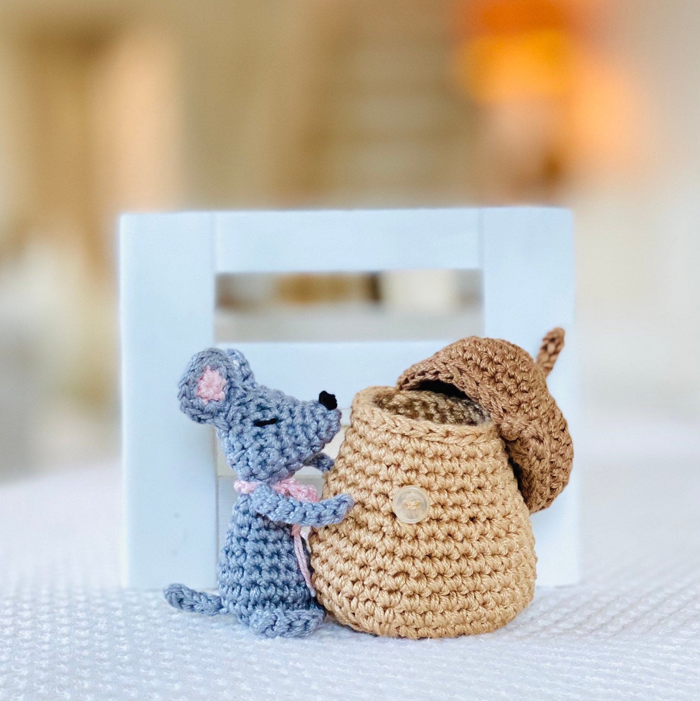 Mini Mouse in Acorn